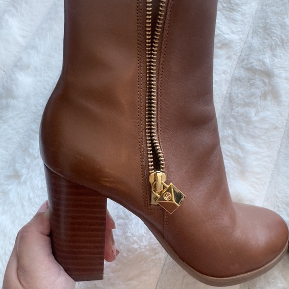 Michael Kors Britt Leather Ankle Booties Size 2 Luggage Color - Picture 4 of 4